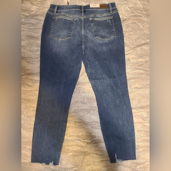 NWT Judy Blue distressed, high waist, relaxed fit jeans sz 15 (32) - Picture 15 of 16